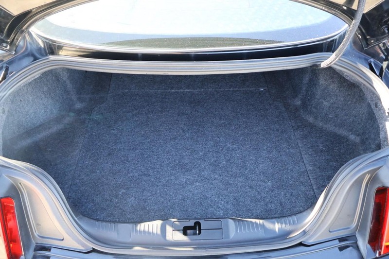 Ford Mustang Vehicle Full-screen Gallery Image 07