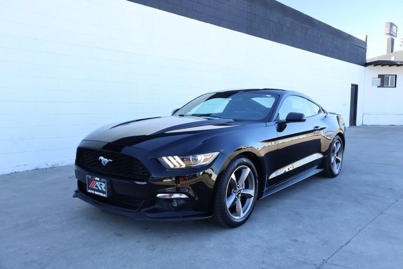 Ford Mustang Vehicle Full-screen Gallery Image 10