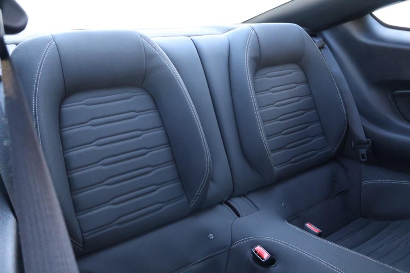 Ford Mustang Vehicle Full-screen Gallery Image 21