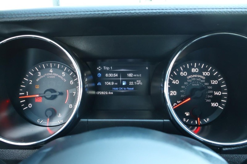 Ford Mustang Vehicle Full-screen Gallery Image 23