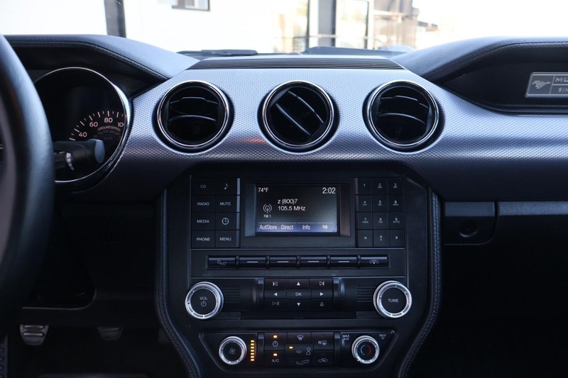 Ford Mustang Vehicle Full-screen Gallery Image 28