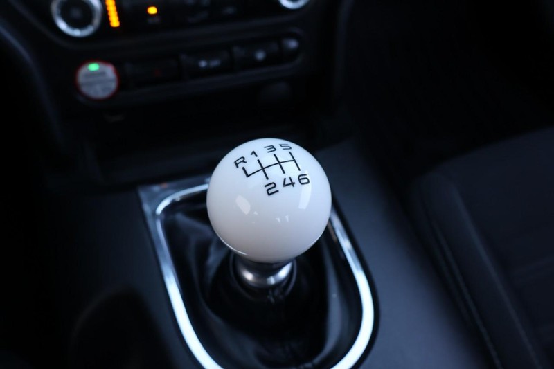 Ford Mustang Vehicle Full-screen Gallery Image 32