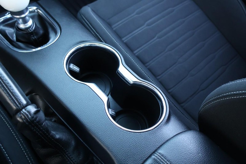 Ford Mustang Vehicle Full-screen Gallery Image 33