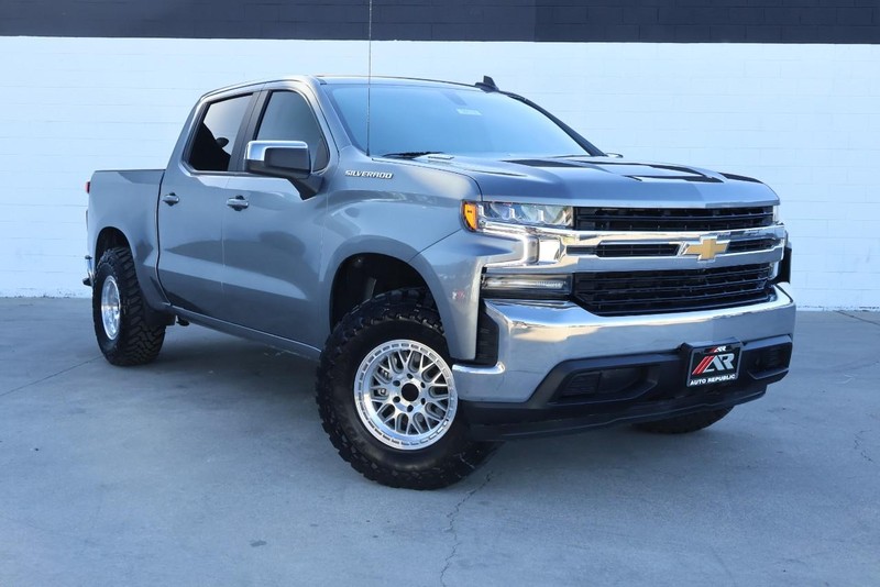 Chevrolet Silverado 1500 Vehicle Full-screen Gallery Image 02