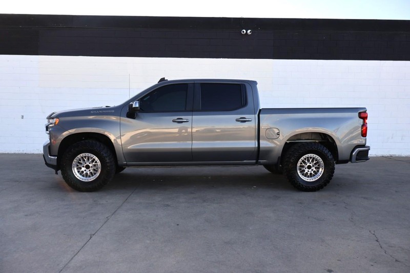 Chevrolet Silverado 1500 Vehicle Full-screen Gallery Image 11