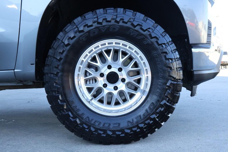 Chevrolet Silverado 1500 Vehicle Full-screen Gallery Image 15