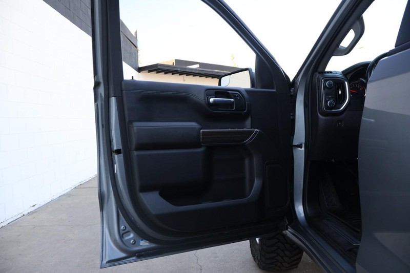 Chevrolet Silverado 1500 Vehicle Full-screen Gallery Image 16