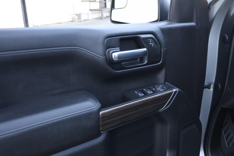 Chevrolet Silverado 1500 Vehicle Full-screen Gallery Image 17