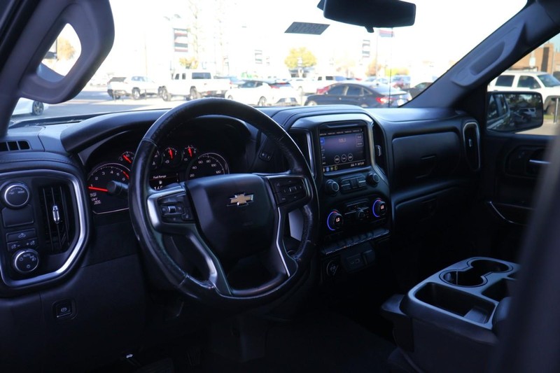 Chevrolet Silverado 1500 Vehicle Full-screen Gallery Image 18