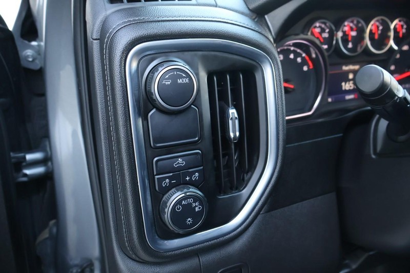 Chevrolet Silverado 1500 Vehicle Full-screen Gallery Image 19