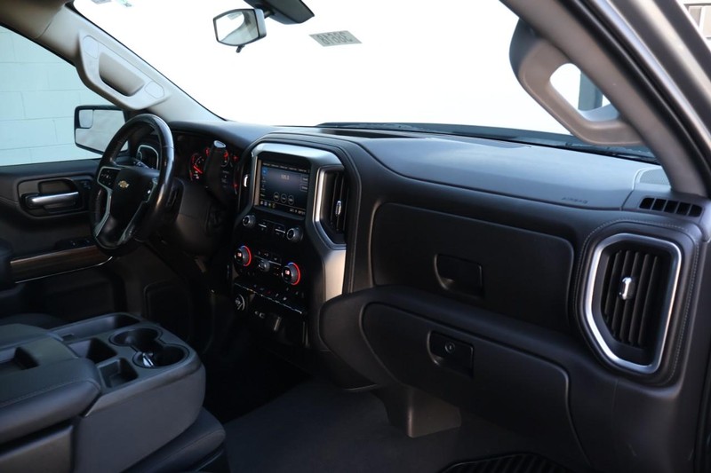 Chevrolet Silverado 1500 Vehicle Full-screen Gallery Image 22