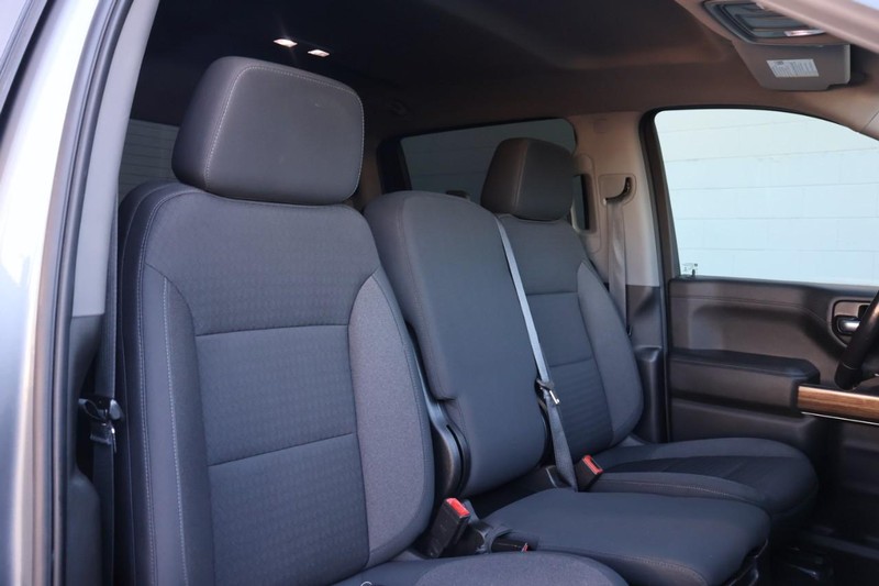 Chevrolet Silverado 1500 Vehicle Full-screen Gallery Image 24