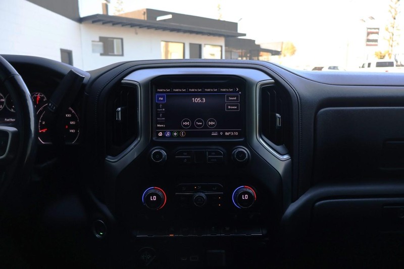 Chevrolet Silverado 1500 Vehicle Full-screen Gallery Image 33