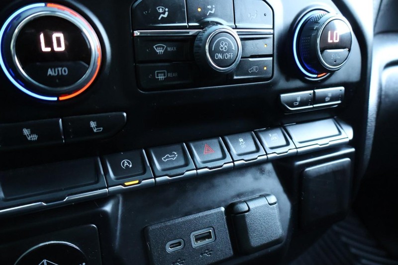 Chevrolet Silverado 1500 Vehicle Full-screen Gallery Image 38