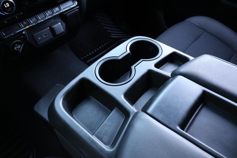 Chevrolet Silverado 1500 Vehicle Full-screen Gallery Image 40