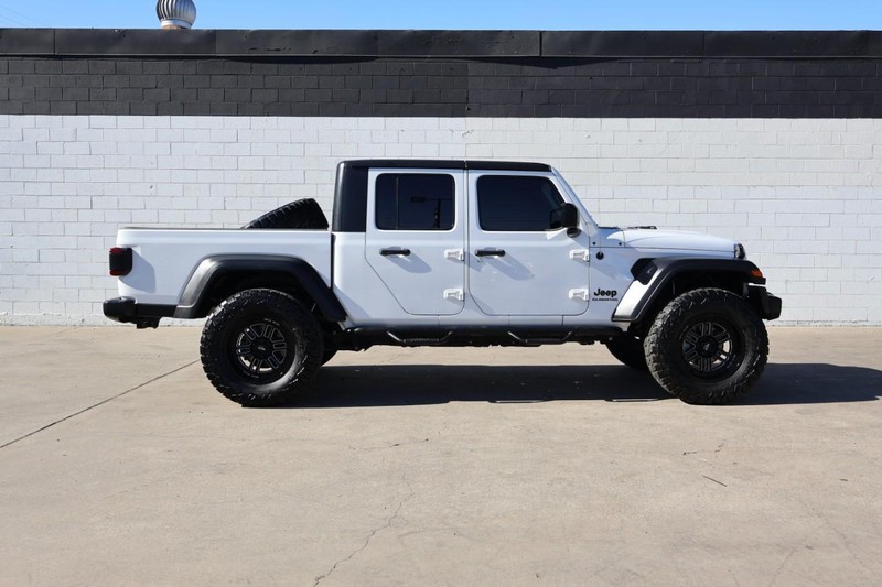 Jeep Gladiator Vehicle Full-screen Gallery Image 04
