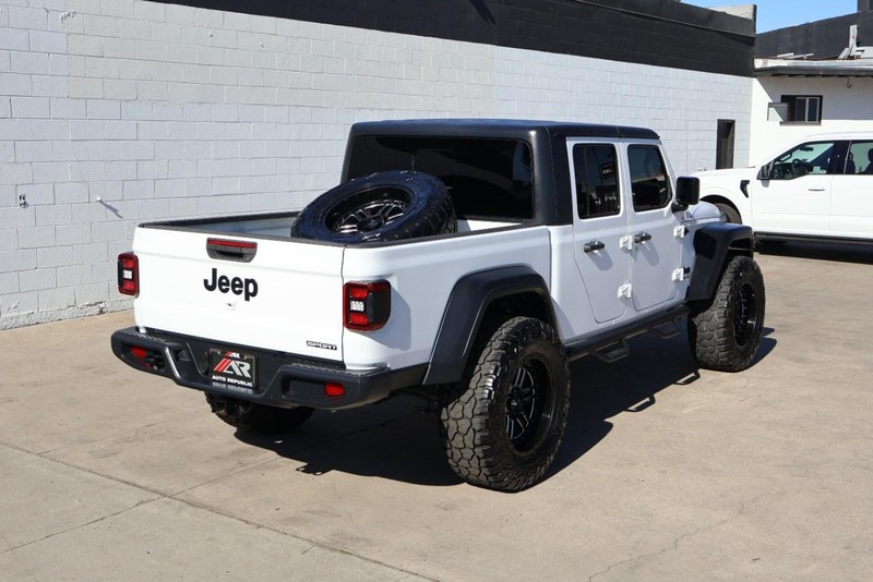 Jeep Gladiator Vehicle Full-screen Gallery Image 05