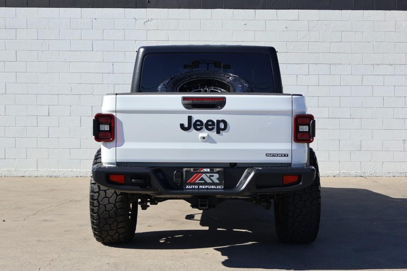Jeep Gladiator Vehicle Full-screen Gallery Image 06
