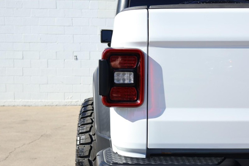 Jeep Gladiator Vehicle Full-screen Gallery Image 07