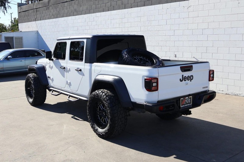 Jeep Gladiator Vehicle Full-screen Gallery Image 12