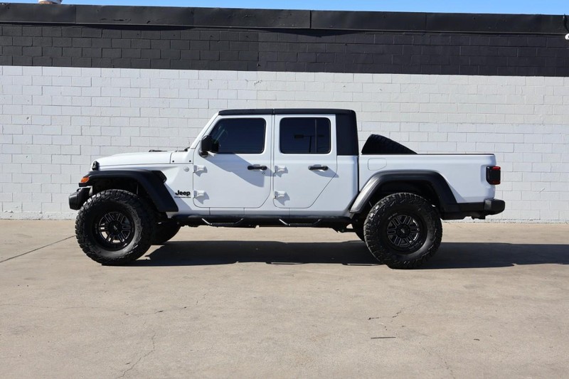 Jeep Gladiator Vehicle Full-screen Gallery Image 13