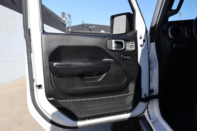 Jeep Gladiator Vehicle Full-screen Gallery Image 19