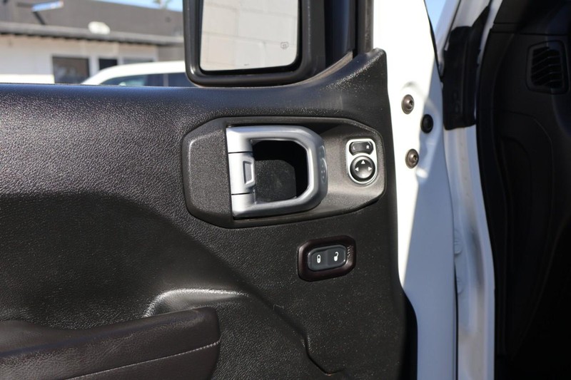 Jeep Gladiator Vehicle Full-screen Gallery Image 20