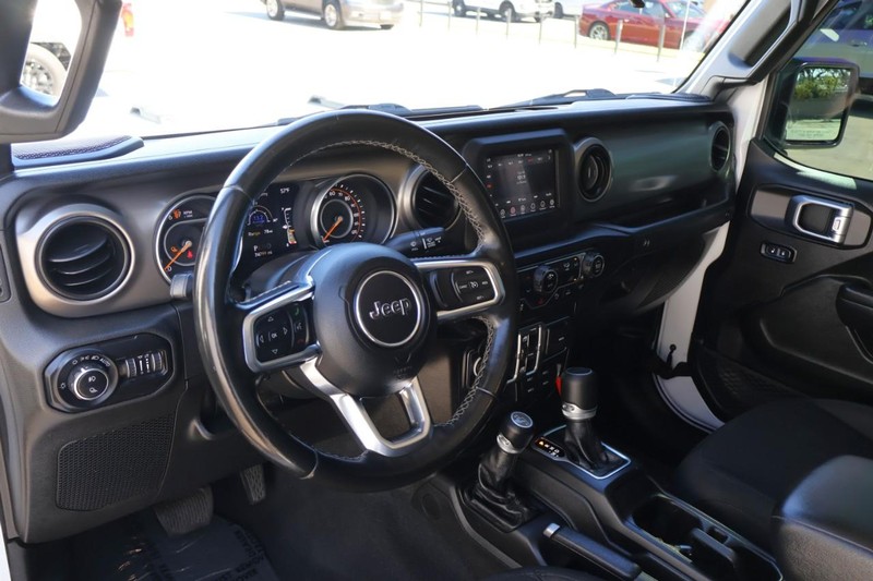 Jeep Gladiator Vehicle Full-screen Gallery Image 21