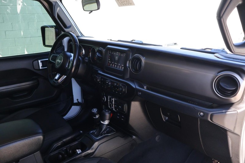 Jeep Gladiator Vehicle Full-screen Gallery Image 25