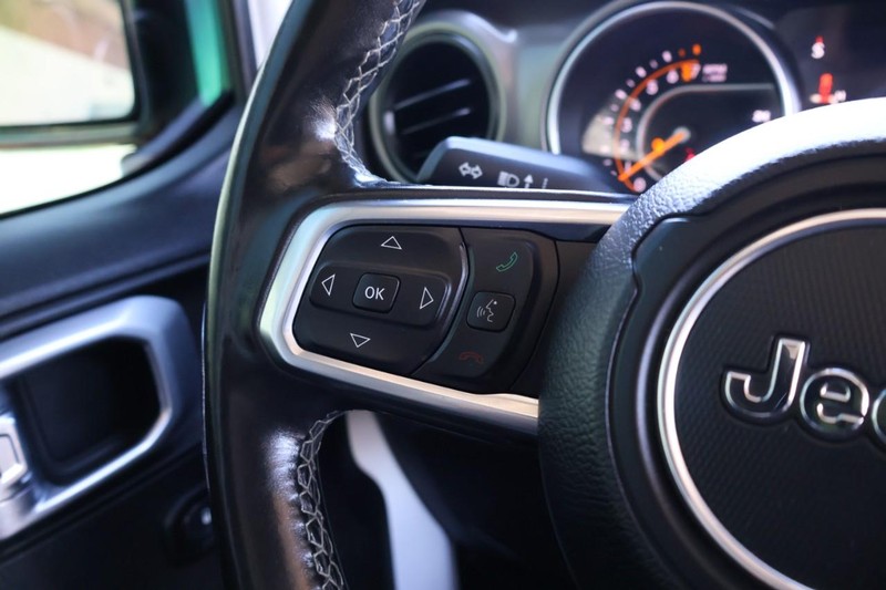 Jeep Gladiator Vehicle Full-screen Gallery Image 32