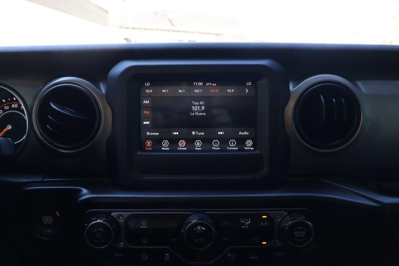 Jeep Gladiator Vehicle Full-screen Gallery Image 35