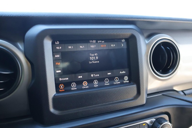 Jeep Gladiator Vehicle Full-screen Gallery Image 36