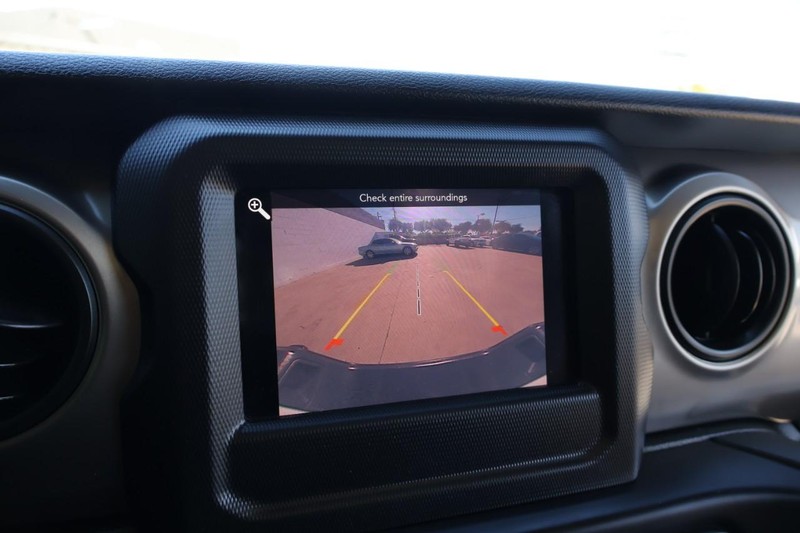 Jeep Gladiator Vehicle Full-screen Gallery Image 37