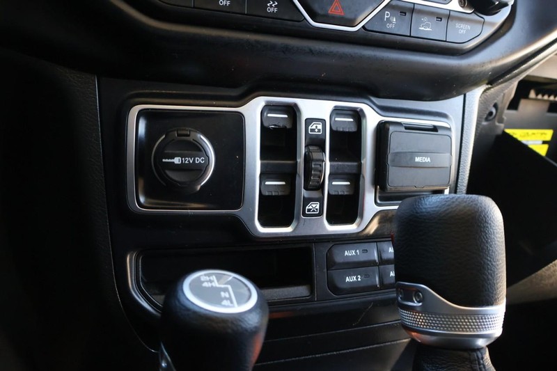 Jeep Gladiator Vehicle Full-screen Gallery Image 39