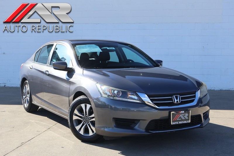 Honda Accord Sedan Vehicle Full-screen Gallery Image 01