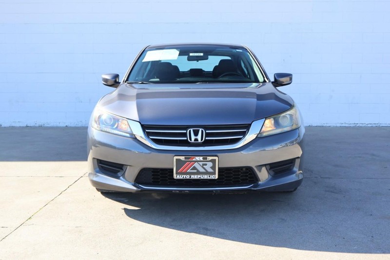 Honda Accord Sedan Vehicle Full-screen Gallery Image 02