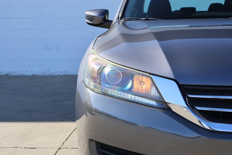 Honda Accord Sedan Vehicle Full-screen Gallery Image 03