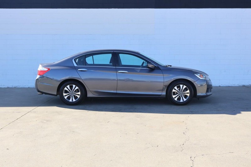 Honda Accord Sedan Vehicle Full-screen Gallery Image 04