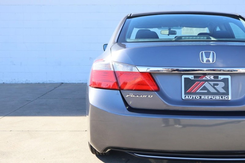 Honda Accord Sedan Vehicle Full-screen Gallery Image 07