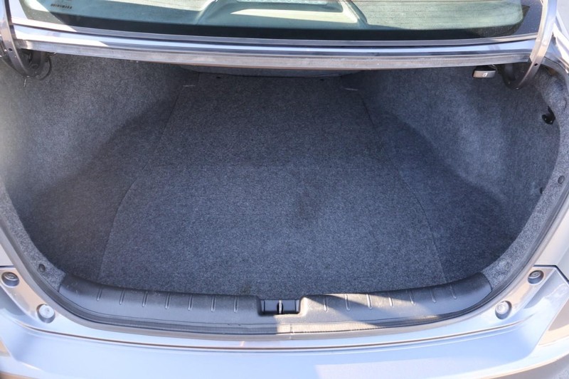 Honda Accord Sedan Vehicle Full-screen Gallery Image 08