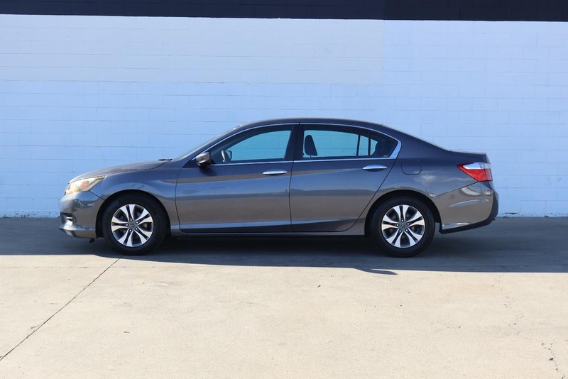 Honda Accord Sedan Vehicle Full-screen Gallery Image 10