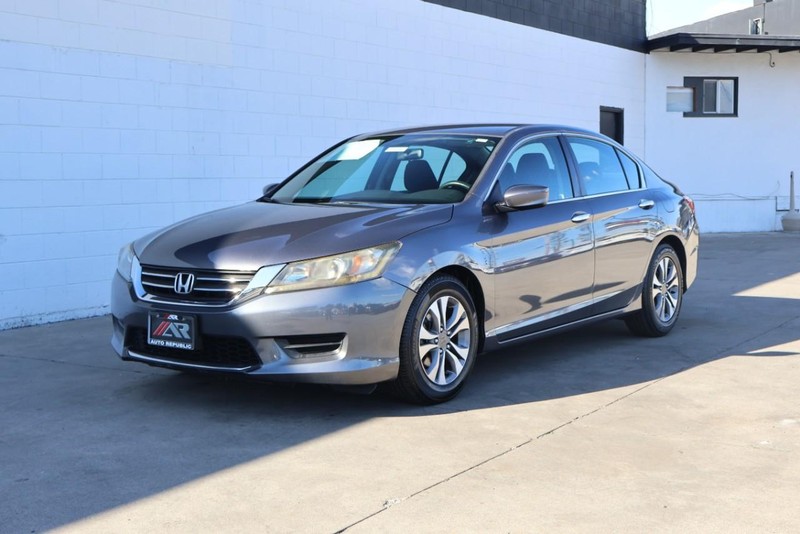 Honda Accord Sedan Vehicle Full-screen Gallery Image 11