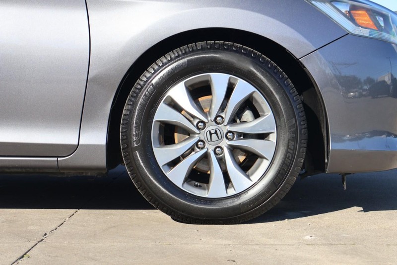 Honda Accord Sedan Vehicle Full-screen Gallery Image 13