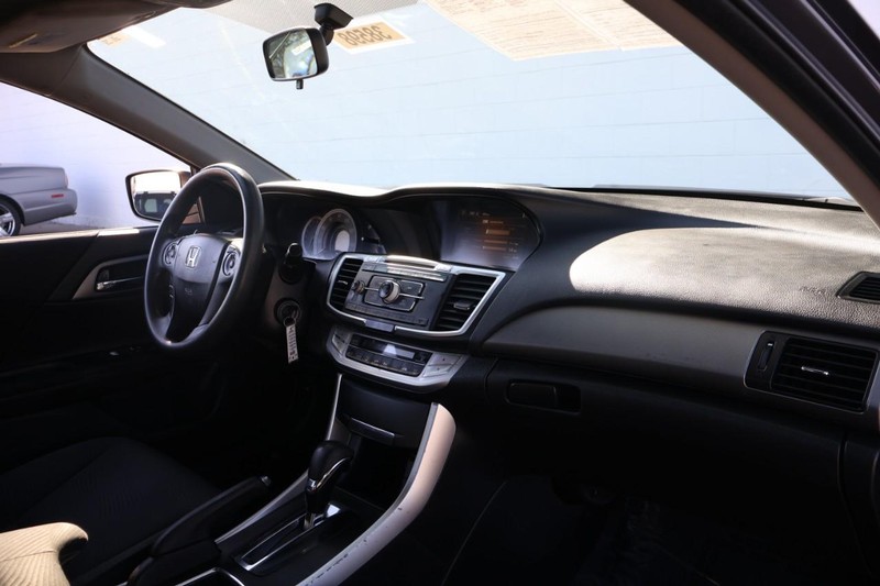 Honda Accord Sedan Vehicle Full-screen Gallery Image 19