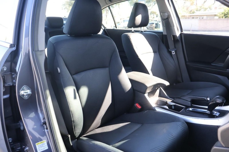 Honda Accord Sedan Vehicle Full-screen Gallery Image 20