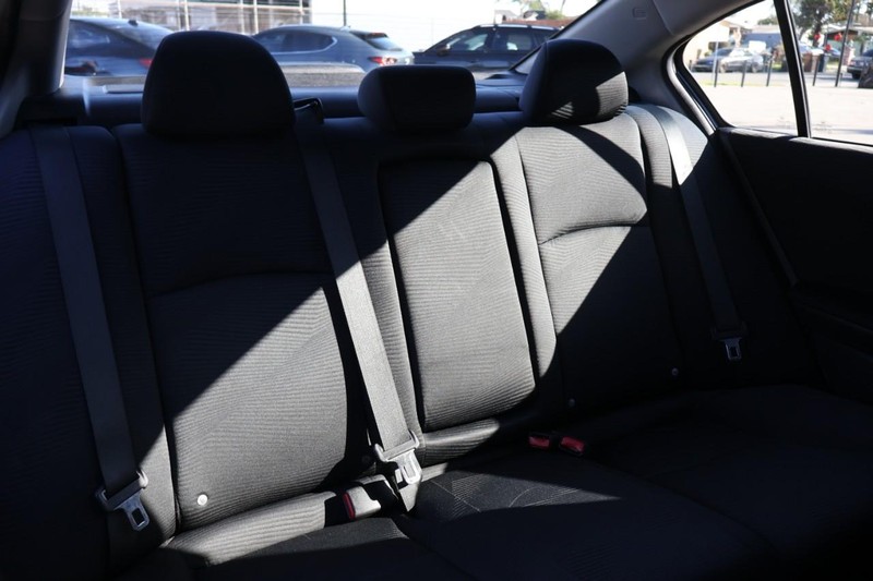 Honda Accord Sedan Vehicle Full-screen Gallery Image 21