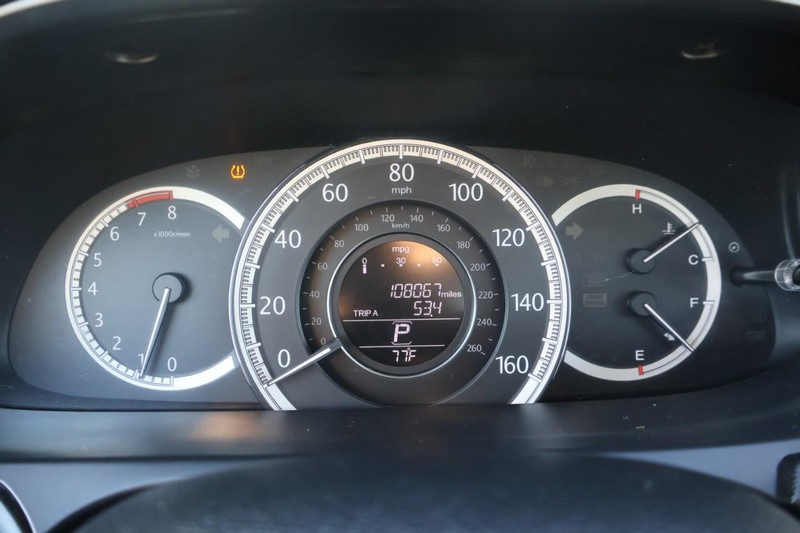 Honda Accord Sedan Vehicle Full-screen Gallery Image 23