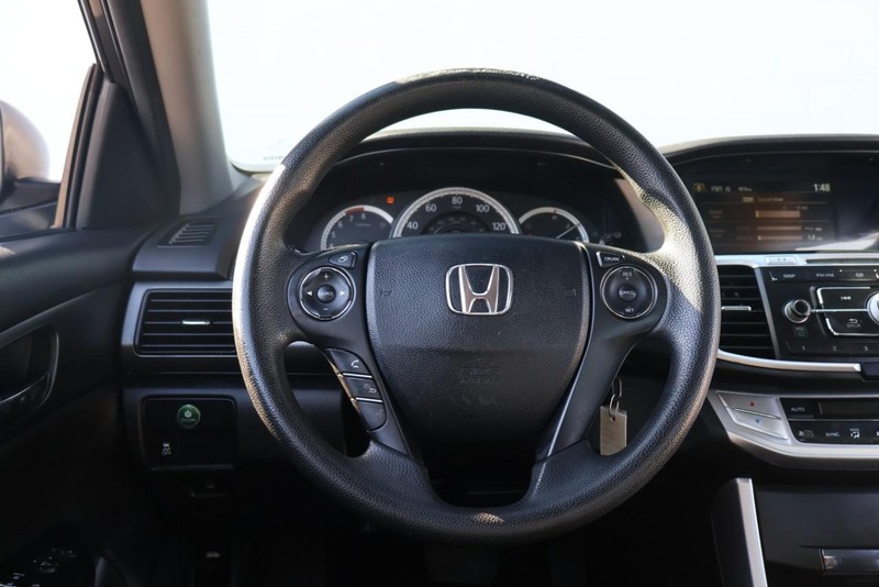 Honda Accord Sedan Vehicle Full-screen Gallery Image 24