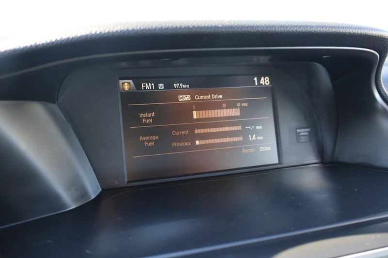 Honda Accord Sedan Vehicle Full-screen Gallery Image 28