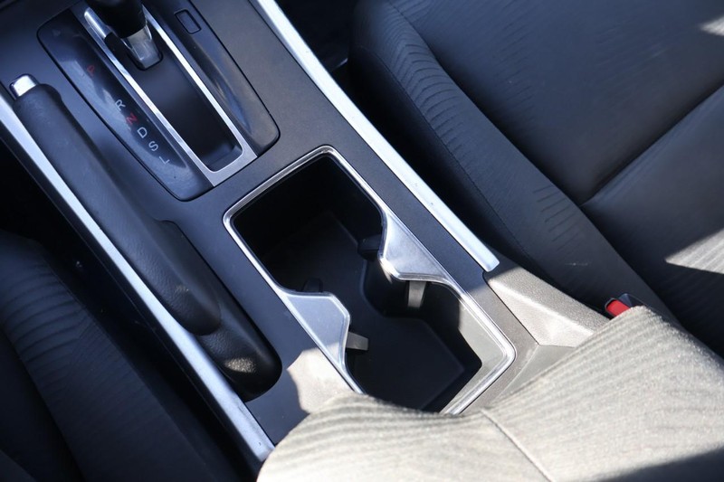 Honda Accord Sedan Vehicle Full-screen Gallery Image 32